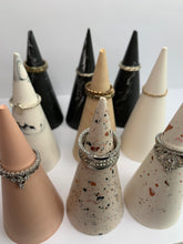 Last inn bildet i Galleri-visningsprogrammet, Jesmonite Ringholder