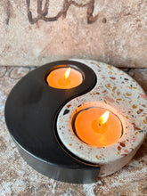 Last inn bildet i Galleri-visningsprogrammet, Jesmonite Svingete T lys holdere