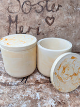 Last inn bildet i Galleri-visningsprogrammet, Jesmonite Krukke med lokk