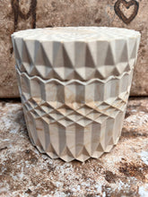 Last inn bildet i Galleri-visningsprogrammet, Jesmonite stor Krukke med lokk