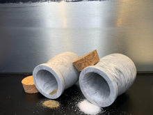 Last inn bildet i Galleri-visningsprogrammet, Jesmonite Krukke med lokk av kork