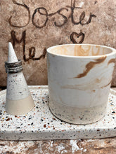 Last inn bildet i Galleri-visningsprogrammet, Jesmonite Krukke