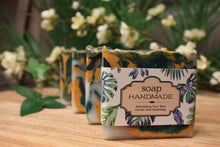 Last inn bildet i Galleri-visningsprogrammet, Såpe grønn hvit gul