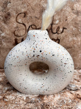 Last inn bildet i Galleri-visningsprogrammet, Jesmonite Vase Carla 15 x 13 cm