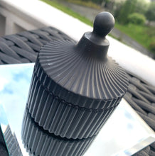 Last inn bildet i Galleri-visningsprogrammet, Jesmonite Krukke med lokk