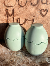 Last inn bildet i Galleri-visningsprogrammet, Jesmonite Påske egg med duftlys