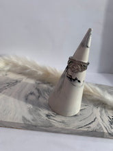 Last inn bildet i Galleri-visningsprogrammet, Jesmonite Ringholder