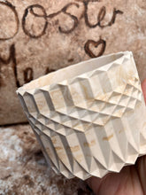 Last inn bildet i Galleri-visningsprogrammet, Jesmonite stor Krukke med lokk