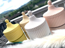 Last inn bildet i Galleri-visningsprogrammet, Jesmonite Krukke med lokk