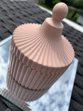 Last inn bildet i Galleri-visningsprogrammet, Jesmonite Krukke med lokk