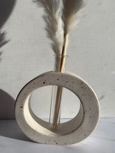 Last inn bildet i Galleri-visningsprogrammet, Jesmonite Vase Luciana 11 x 13 cm