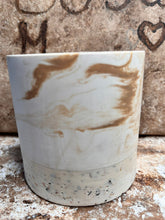 Last inn bildet i Galleri-visningsprogrammet, Jesmonite Krukke