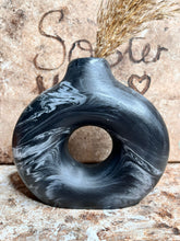Last inn bildet i Galleri-visningsprogrammet, Jesmonite Vase Carla 15 x 13 cm