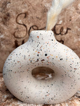 Last inn bildet i Galleri-visningsprogrammet, Jesmonite Vase Carla 15 x 13 cm