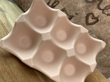 Last inn bildet i Galleri-visningsprogrammet, Jesmonite Eggeholder