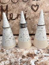 Last inn bildet i Galleri-visningsprogrammet, Jesmonite Ringholder