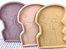 Last inn bildet i Galleri-visningsprogrammet, Jesmonite Fat med kvinneansikt