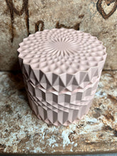 Last inn bildet i Galleri-visningsprogrammet, Jesmonite stor Krukke med lokk