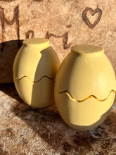 Last inn bildet i Galleri-visningsprogrammet, Jesmonite Påske egg med duftlys