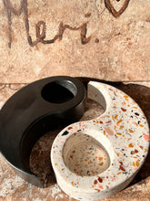 Last inn bildet i Galleri-visningsprogrammet, Jesmonite Svingete T lys holdere