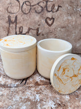 Last inn bildet i Galleri-visningsprogrammet, Jesmonite Krukke med lokk