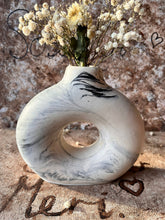 Last inn bildet i Galleri-visningsprogrammet, Jesmonite Vase Carla 15 x 13 cm