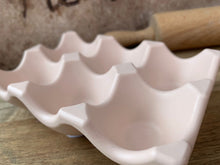 Last inn bildet i Galleri-visningsprogrammet, Jesmonite Eggeholder