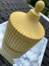 Last inn bildet i Galleri-visningsprogrammet, Jesmonite Krukke med lokk