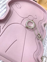 Last inn bildet i Galleri-visningsprogrammet, Jesmonite Fat med kvinneansikt