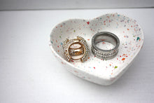 Last inn bildet i Galleri-visningsprogrammet, Jesmonite Skål hjerteformet