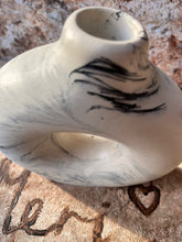 Last inn bildet i Galleri-visningsprogrammet, Jesmonite Vase Carla 15 x 13 cm