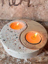 Last inn bildet i Galleri-visningsprogrammet, Jesmonite Svingete T lys holdere