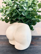 Last inn bildet i Galleri-visningsprogrammet, Jesmonite Rumpe