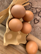 Last inn bildet i Galleri-visningsprogrammet, Jesmonite Eggeholder