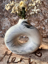 Last inn bildet i Galleri-visningsprogrammet, Jesmonite Vase Carla 15 x 13 cm