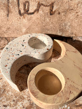 Last inn bildet i Galleri-visningsprogrammet, Jesmonite Svingete T lys holdere