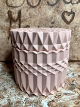 Last inn bildet i Galleri-visningsprogrammet, Jesmonite stor Krukke med lokk