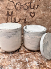 Last inn bildet i Galleri-visningsprogrammet, Jesmonite Krukke med lokk