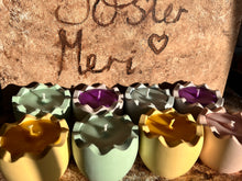 Last inn bildet i Galleri-visningsprogrammet, Jesmonite Påske egg med duftlys