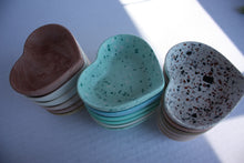 Last inn bildet i Galleri-visningsprogrammet, Jesmonite Skål hjerteformet