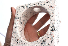 Last inn bildet i Galleri-visningsprogrammet, Jesmonite Vase Kari 11 x 11 cm