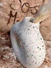 Last inn bildet i Galleri-visningsprogrammet, Jesmonite Vase Carla 15 x 13 cm