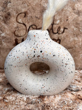 Last inn bildet i Galleri-visningsprogrammet, Jesmonite Vase Carla 15 x 13 cm