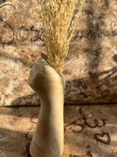 Last inn bildet i Galleri-visningsprogrammet, Jesmonite Vase Hånd 14 cm
