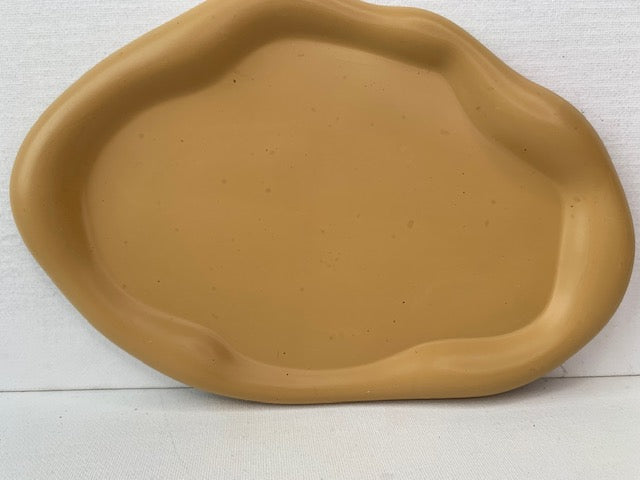 Jesmonite Fat usymmetrisk  med kant